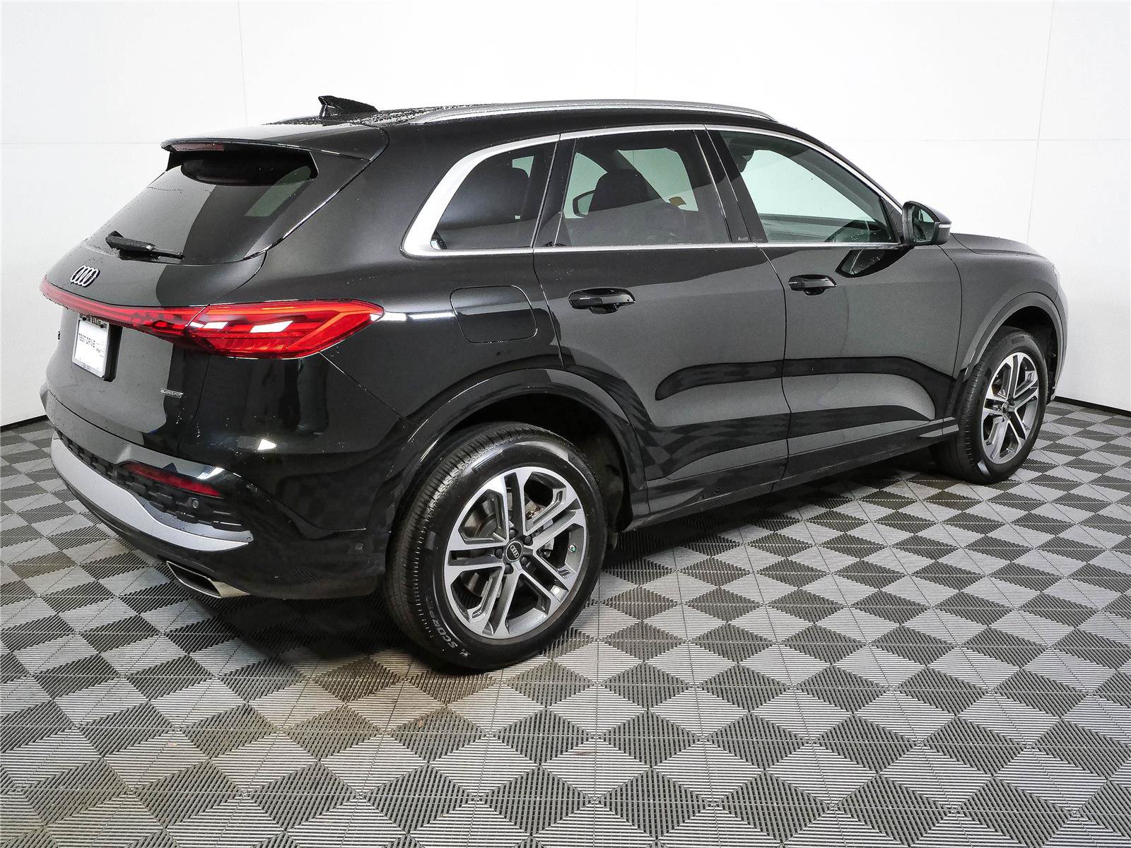 Used 2025 Audi Q5 Premium w/ Convenience Package AWD/4WD image 3