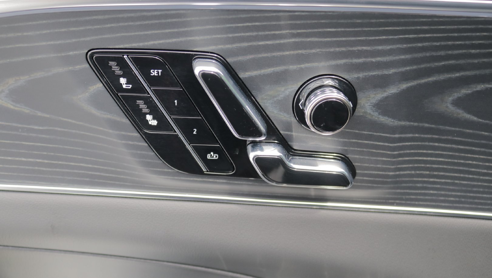 Certified 2025 Cadillac Lyriq Luxury RWD image 11