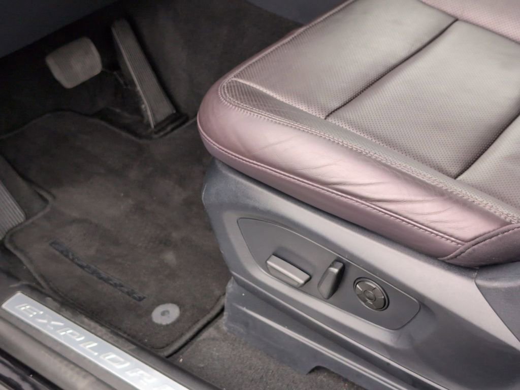 Used 2025 Ford Explorer Platinum w/ LUX Leather Package image 14