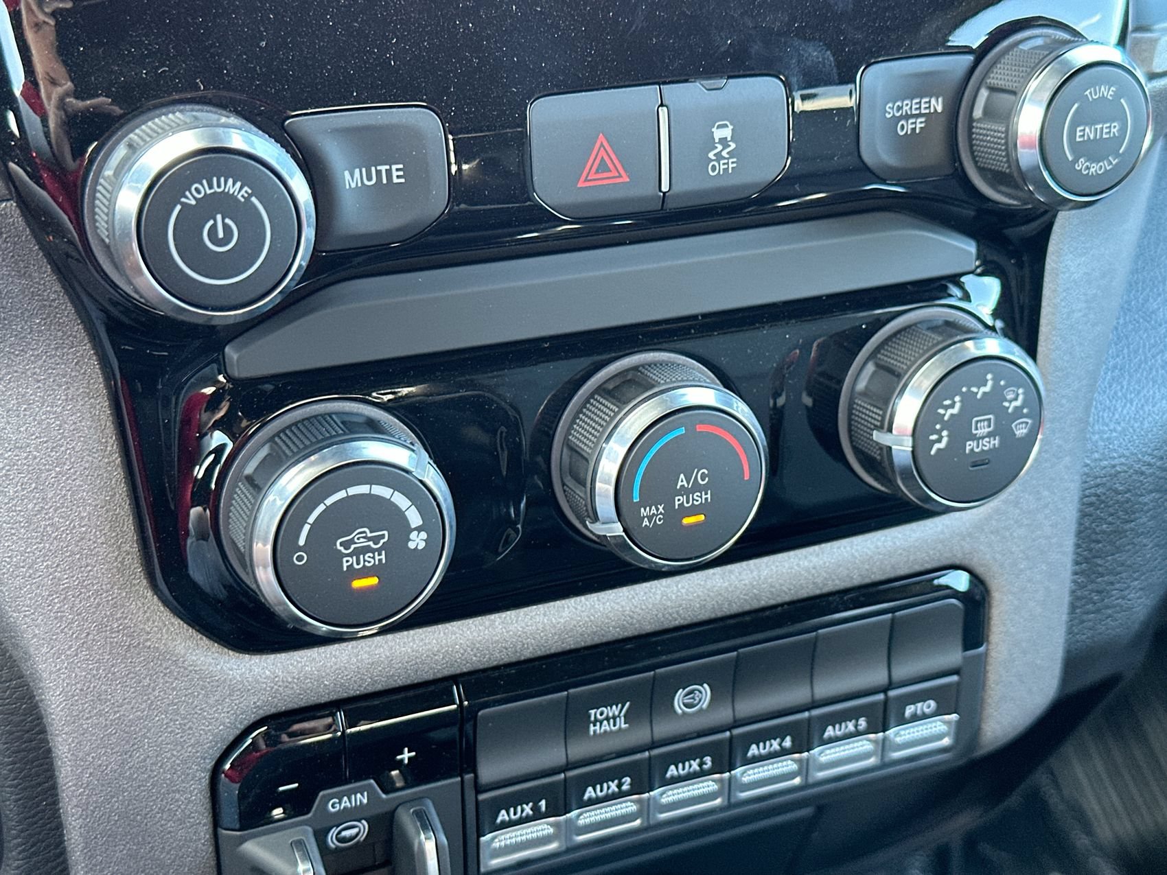 New 2026 RAM 3500 Tradesman AWD/4WD image 17