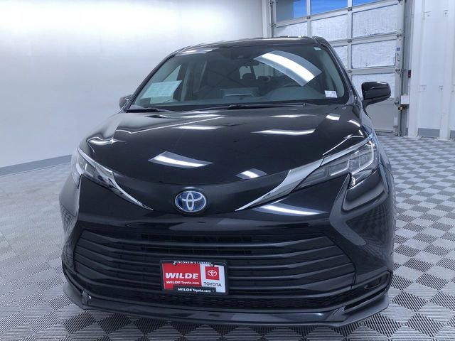 Certified 2022 Toyota Sienna LE image 14