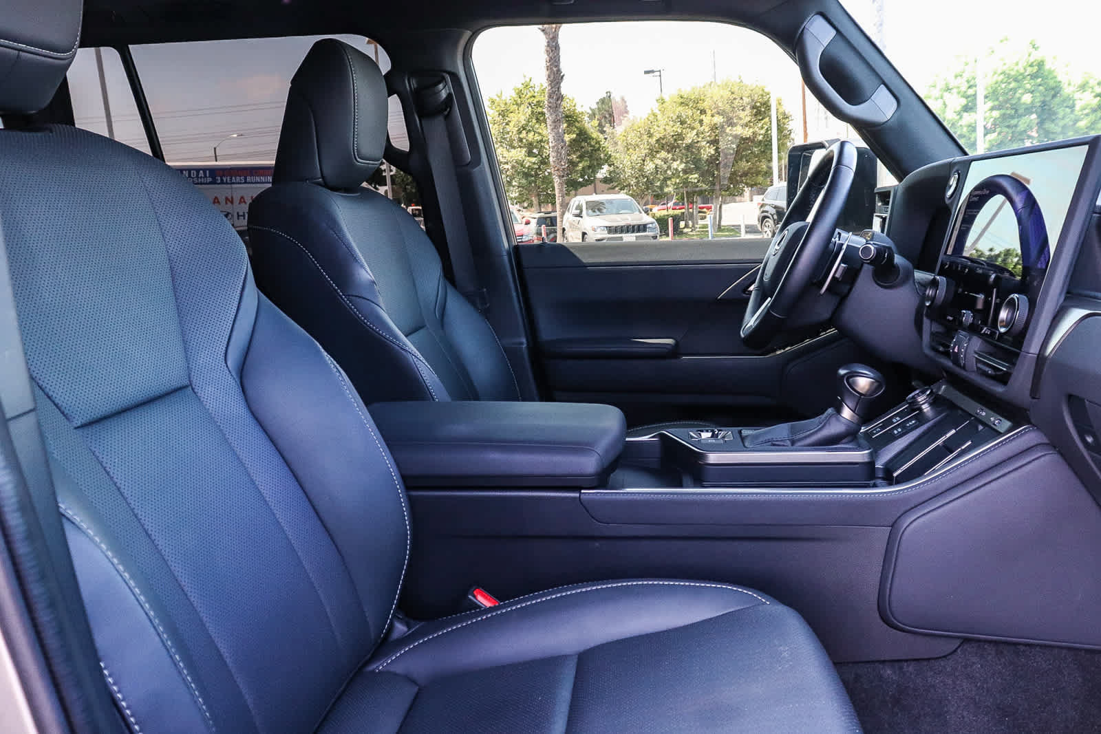 Used 2024 Lexus GX 550 w/ Cold Area Package AWD/4WD image 23