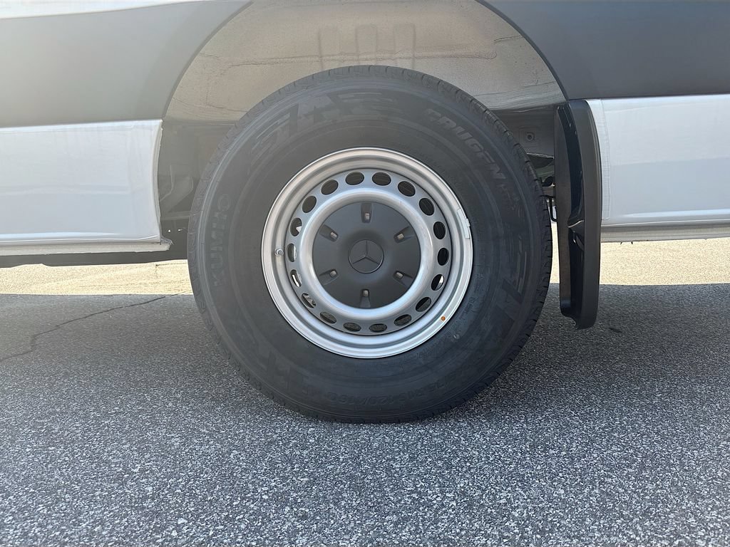 New 2025 Mercedes-Benz eSprinter 170 Cargo image 11