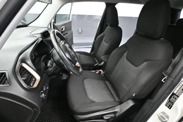 Used 2017 Jeep Renegade Latitude w/ Cold Weather Group AWD/4WD image 17