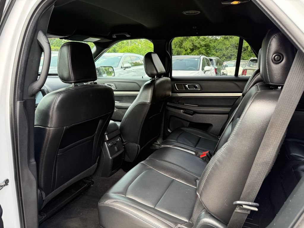 Used 2018 Ford Explorer XLT w/ Equipment Group 202A AWD/4WD image 13
