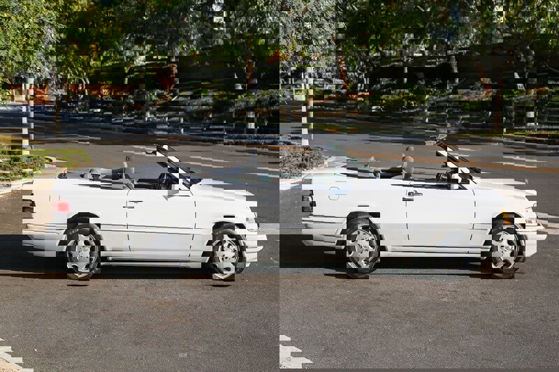 Used 1995 Mercedes-Benz E 320 Convertible image 17