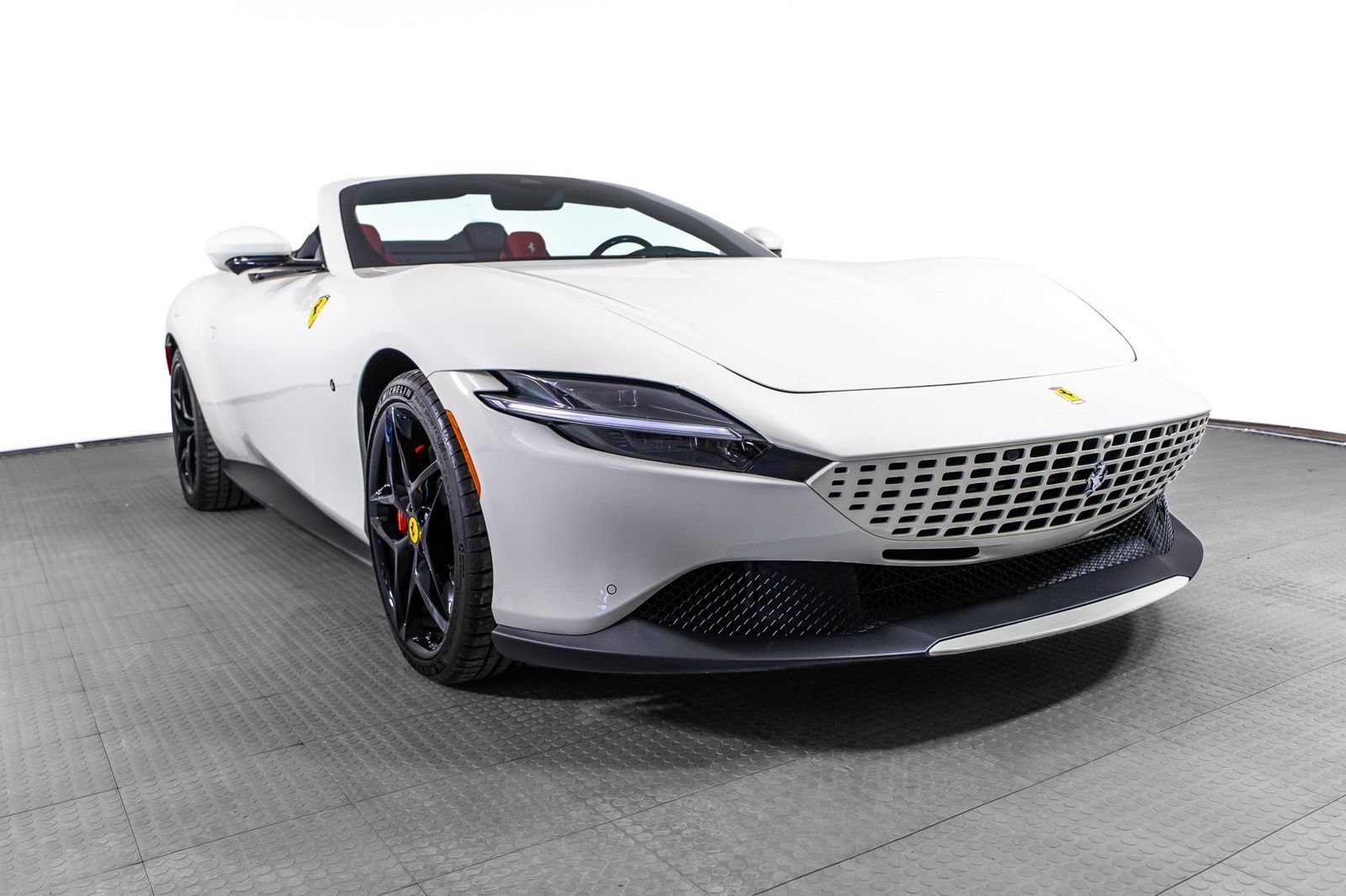 Certified 2025 Ferrari Roma Spider RWD image 7
