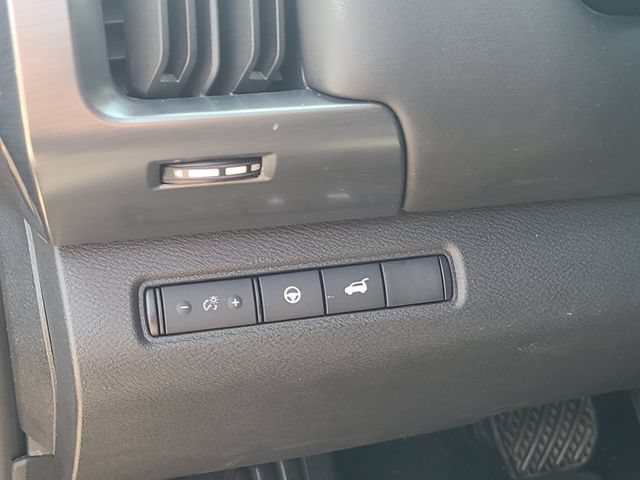 Used 2024 Nissan Pathfinder SL FWD image 14