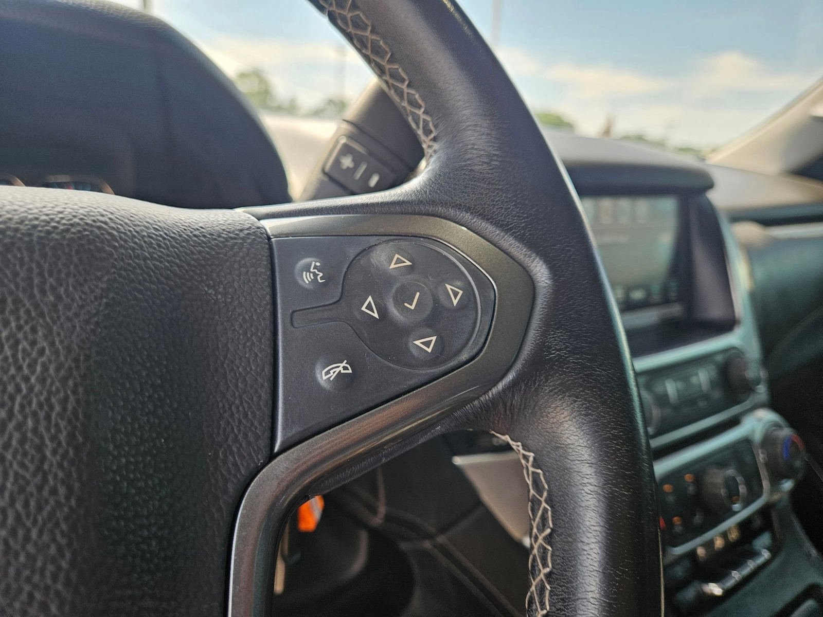 Used 2020 Chevrolet Tahoe LT w/ Z71 Midnight Edition AWD/4WD image 13