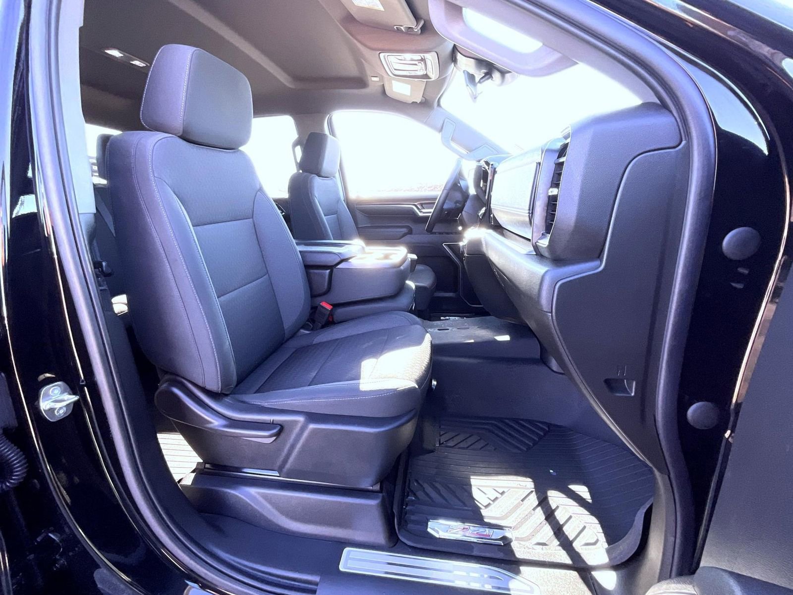 Certified 2023 Chevrolet Silverado 1500 LT w/ Z71 Off-Road Package image 16