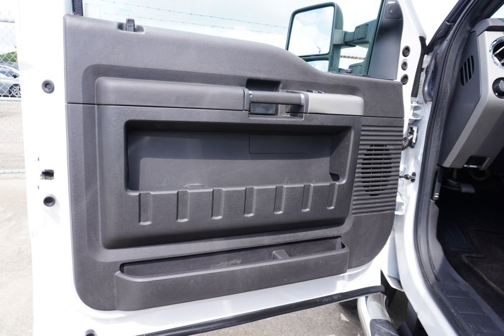 Used 2016 Ford F250 Lariat w/ Lariat Interior Package image 8