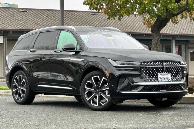 Used 2024 Lincoln Nautilus Reserve w/ Equipment Group 202A image 2