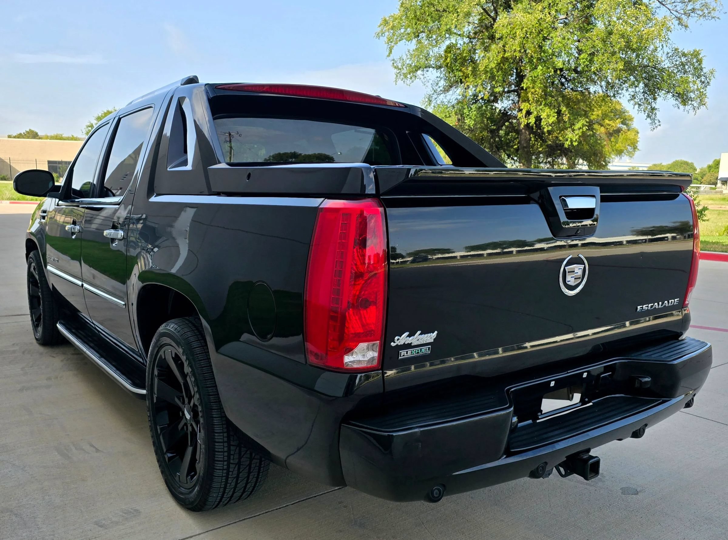 Used 2010 Cadillac Escalade EXT Luxury AWD/4WD image 6