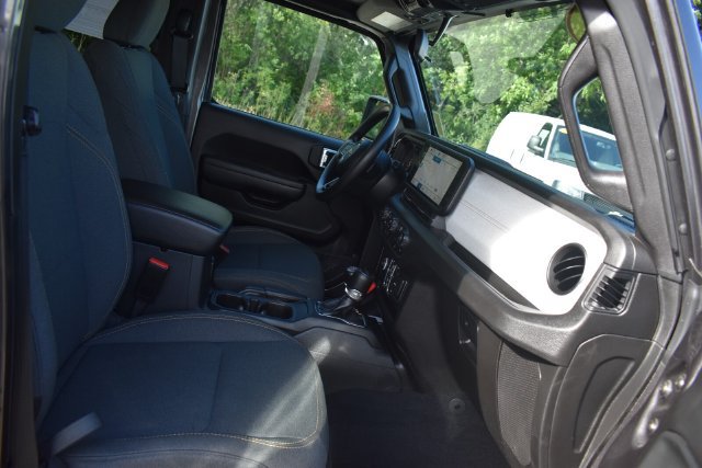 Used 2025 Jeep Gladiator Sport AWD/4WD image 14