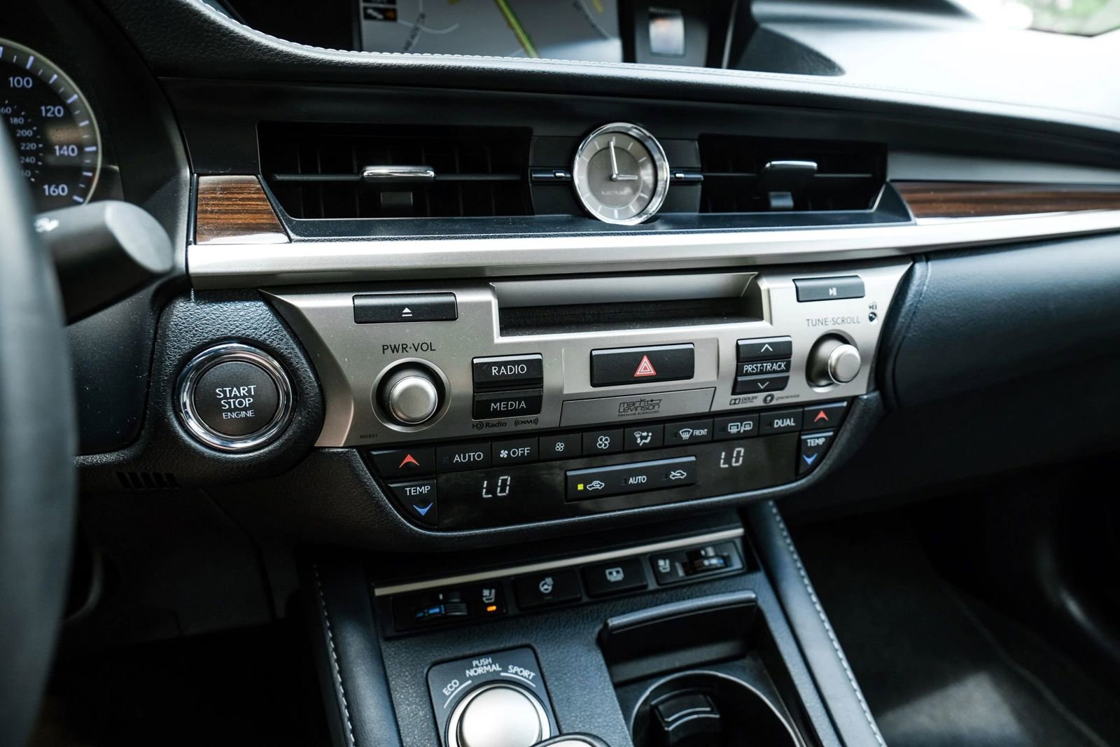 Used 2018 Lexus ES 350 w/ Ultra Luxury Package FWD image 29