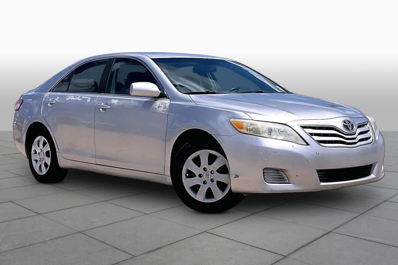 Used 2010 Toyota Camry LE FWD image 2