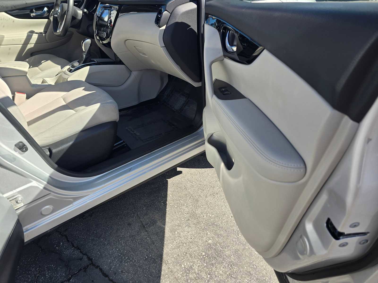 Used 2018 Nissan Rogue Sport SV image 10