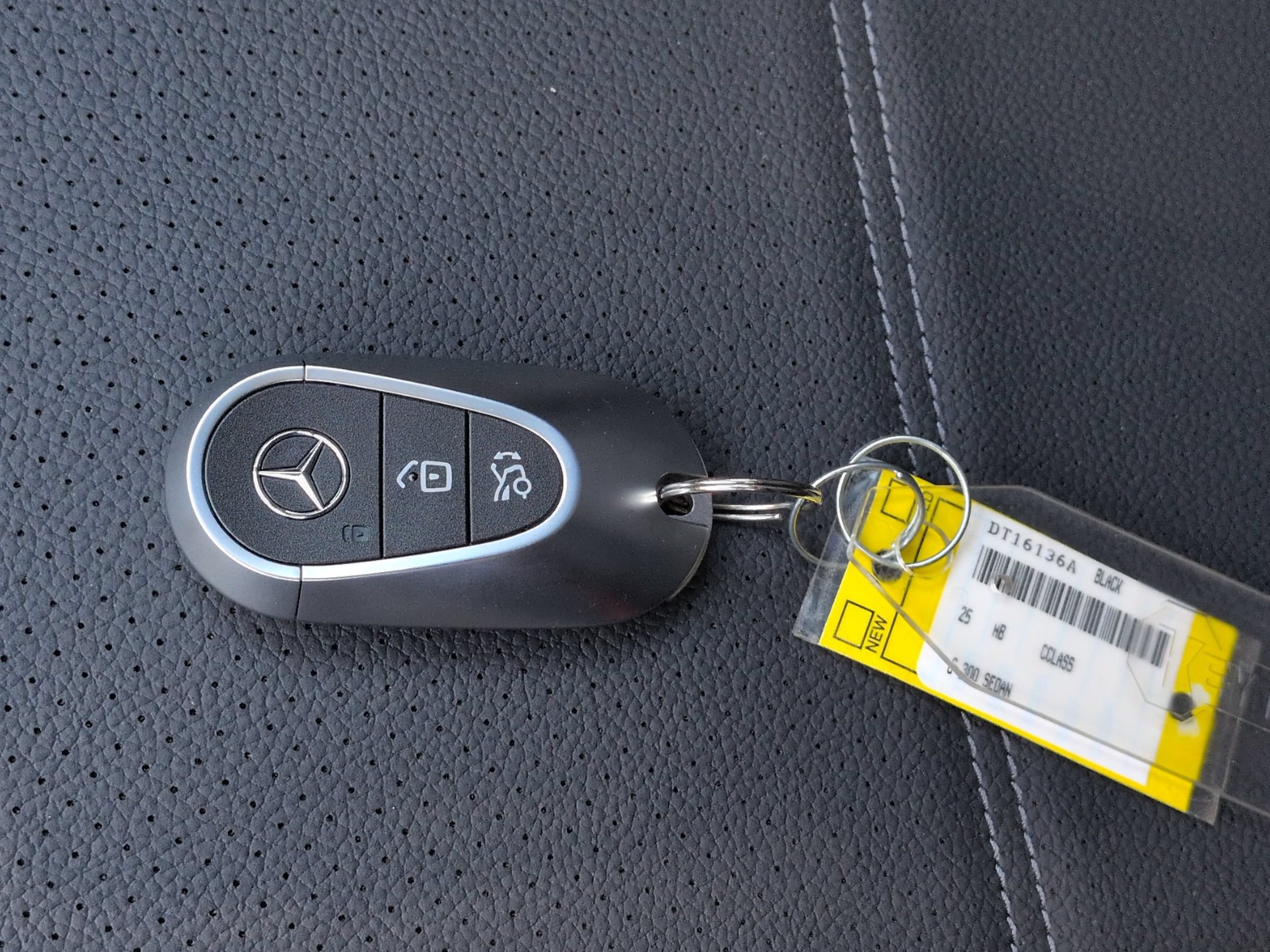 Used 2025 Mercedes-Benz C 300 Sedan image 35