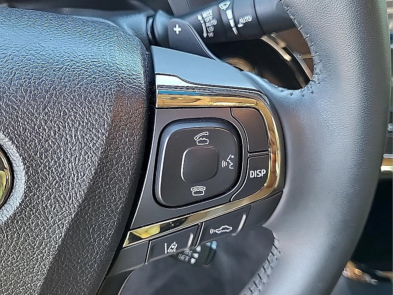 Used 2016 Toyota Avalon Limited w/ Toyota Safety Sense Package FWD image 19