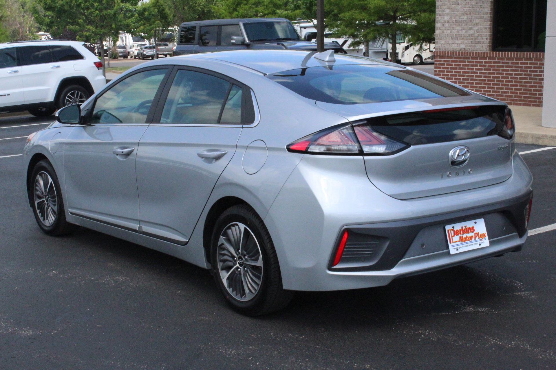 Used 2022 Hyundai Ioniq Limited FWD image 9