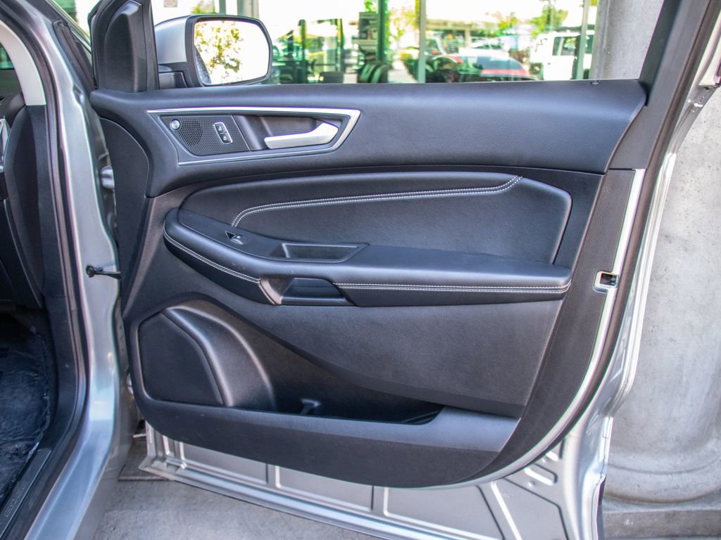 Used 2021 Ford Edge Titanium AWD/4WD image 19