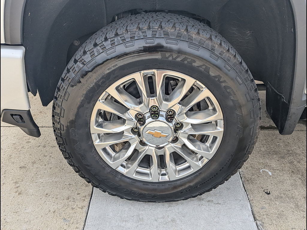 Used 2024 Chevrolet Silverado 2500 High Country w/ High Country Premium Package AWD/4WD image 18