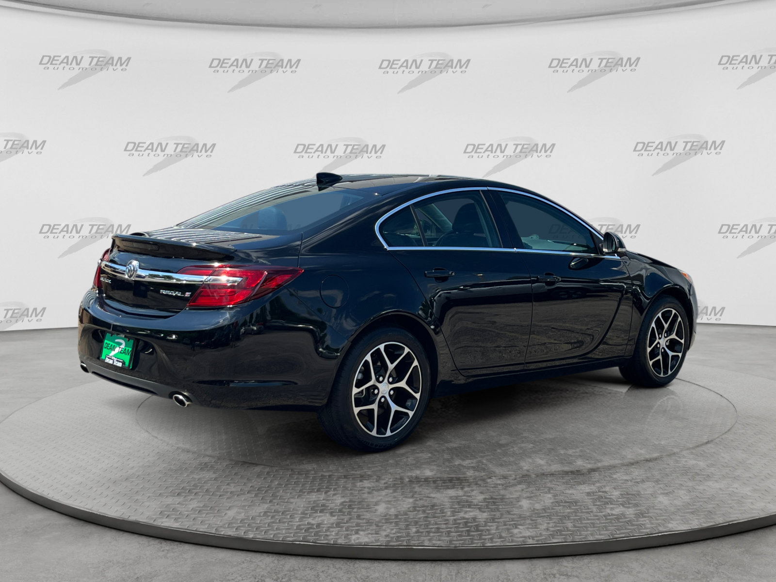 Used 2017 Buick Regal Sport Touring FWD image 7
