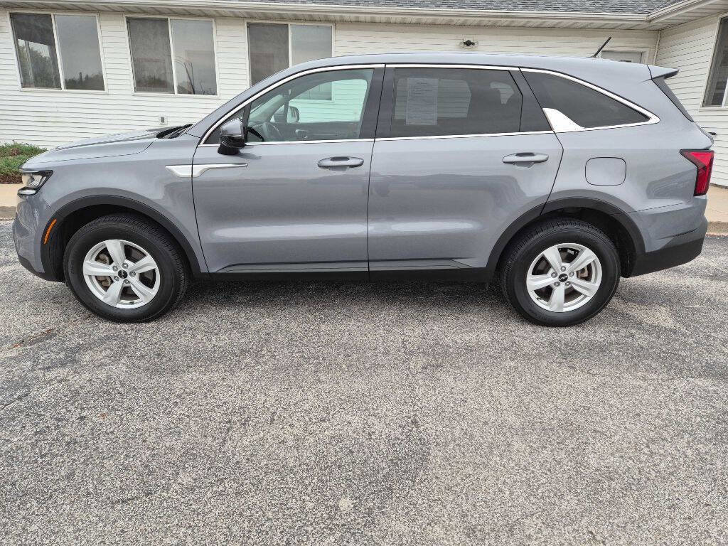 Used 2022 Kia Sorento LX image 3