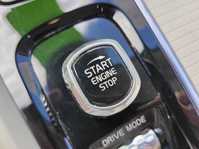 Used 2020 Volvo XC60 T8 Momentum w/ Protection Package Premier image 35