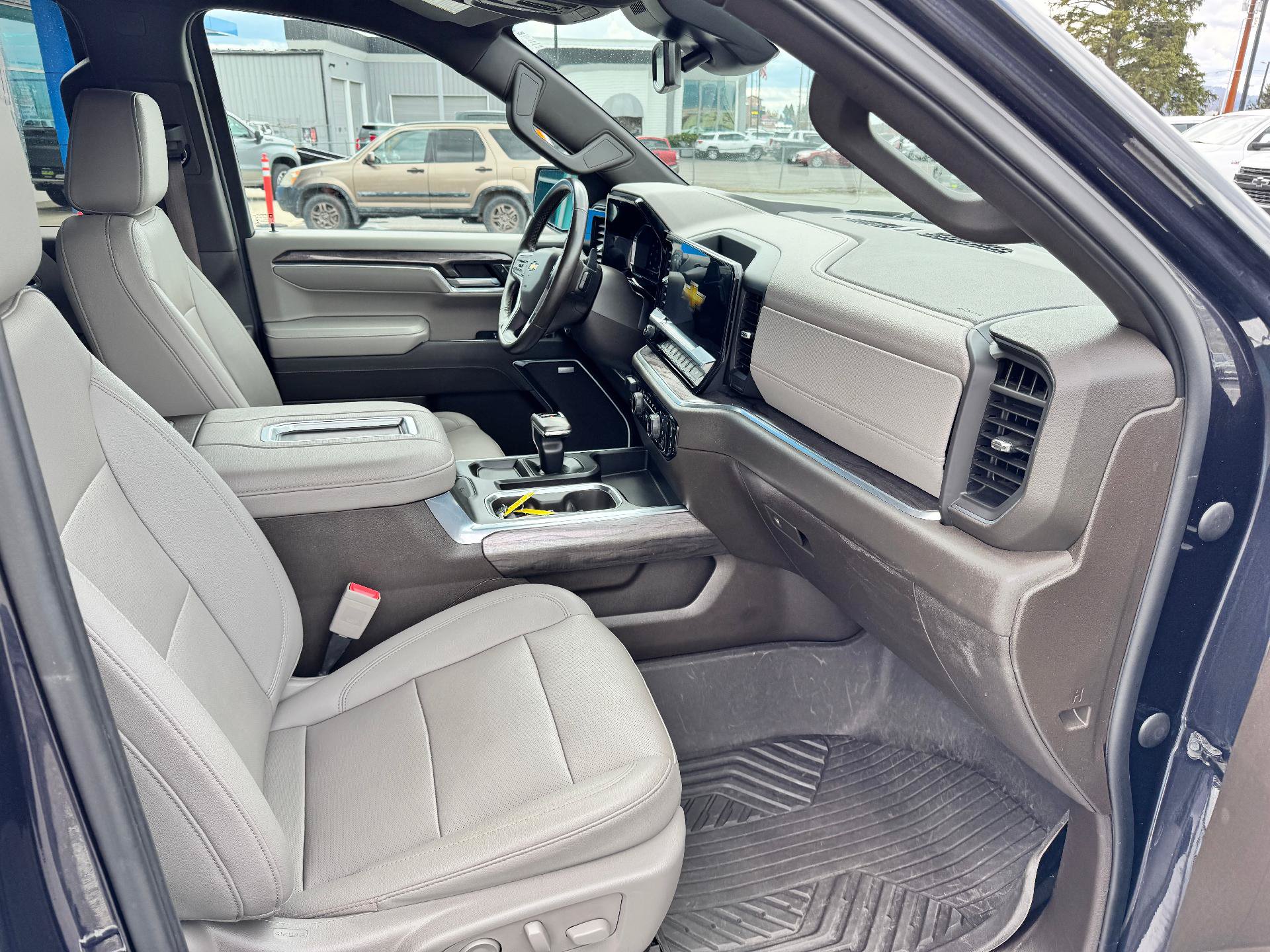 Used 2022 Chevrolet Silverado 1500 LTZ AWD/4WD image 16