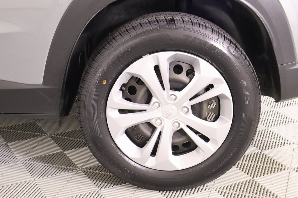 Used 2024 Chevrolet Trax LS w/ Driver Confidence Package image 17