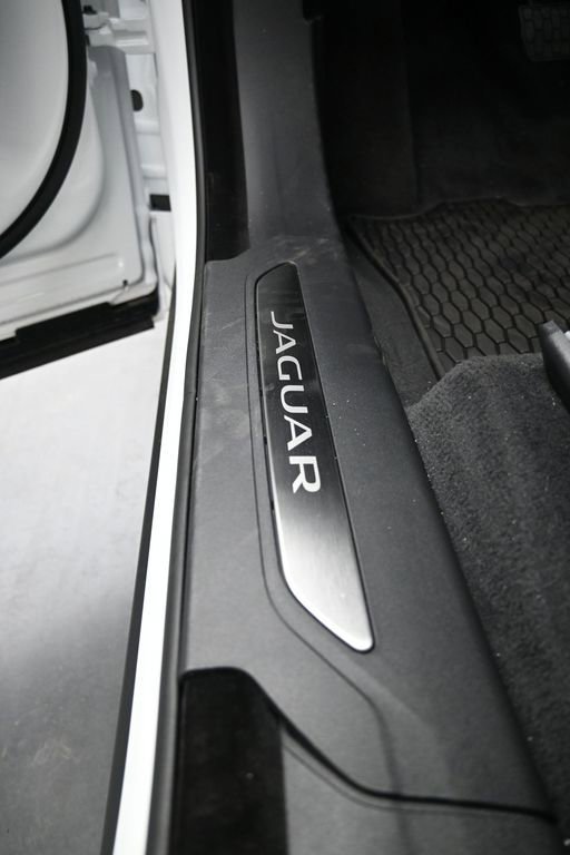 New 2026 Jaguar F-PACE R-Dynamic S image 23