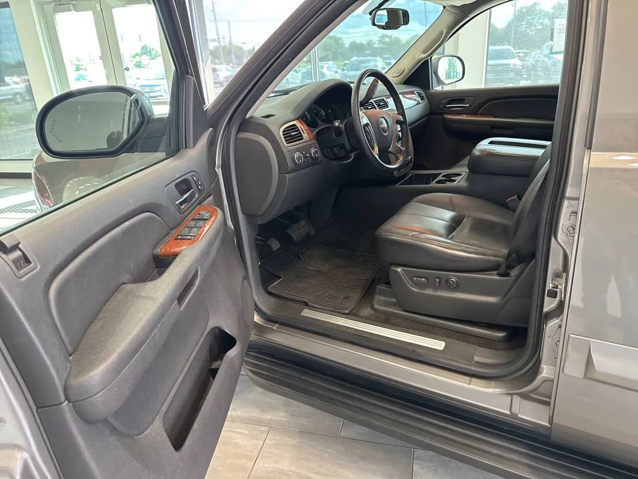 Used 2007 GMC Yukon XL SLT w/ SLT Preferred Equipment Group AWD/4WD image 13