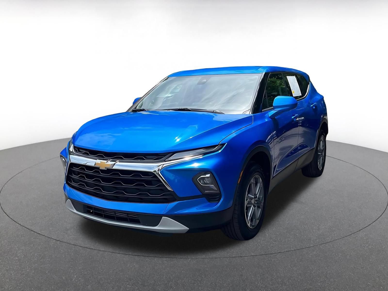 Used 2026 Chevrolet Blazer LT FWD image 3