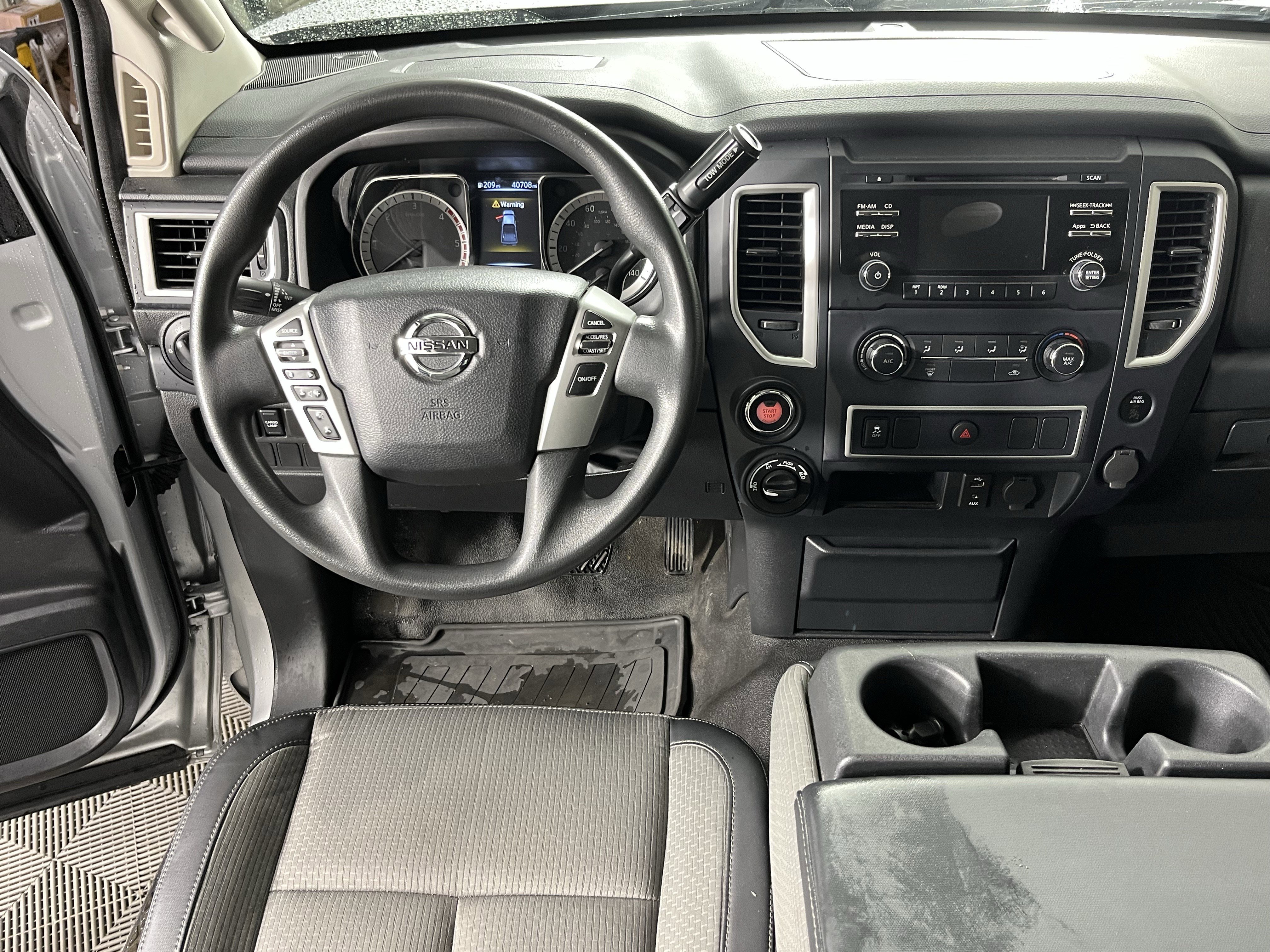 Used 2017 Nissan Titan S image 12