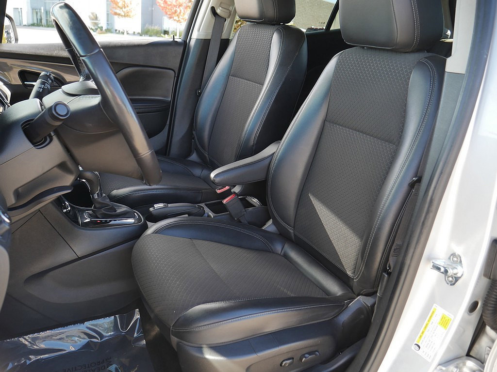 Used 2021 Buick Encore Preferred AWD/4WD image 14