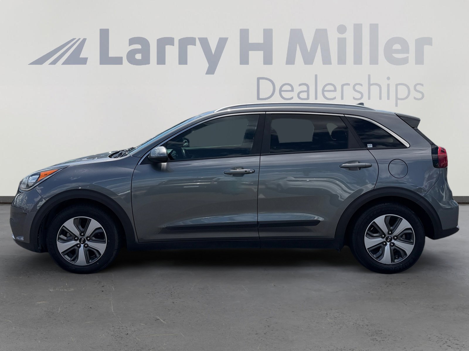 Used 2018 Kia Niro LX image 2