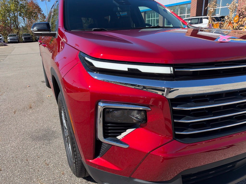 Used 2024 Chevrolet Traverse LT w/ Trailering Package AWD/4WD image 4