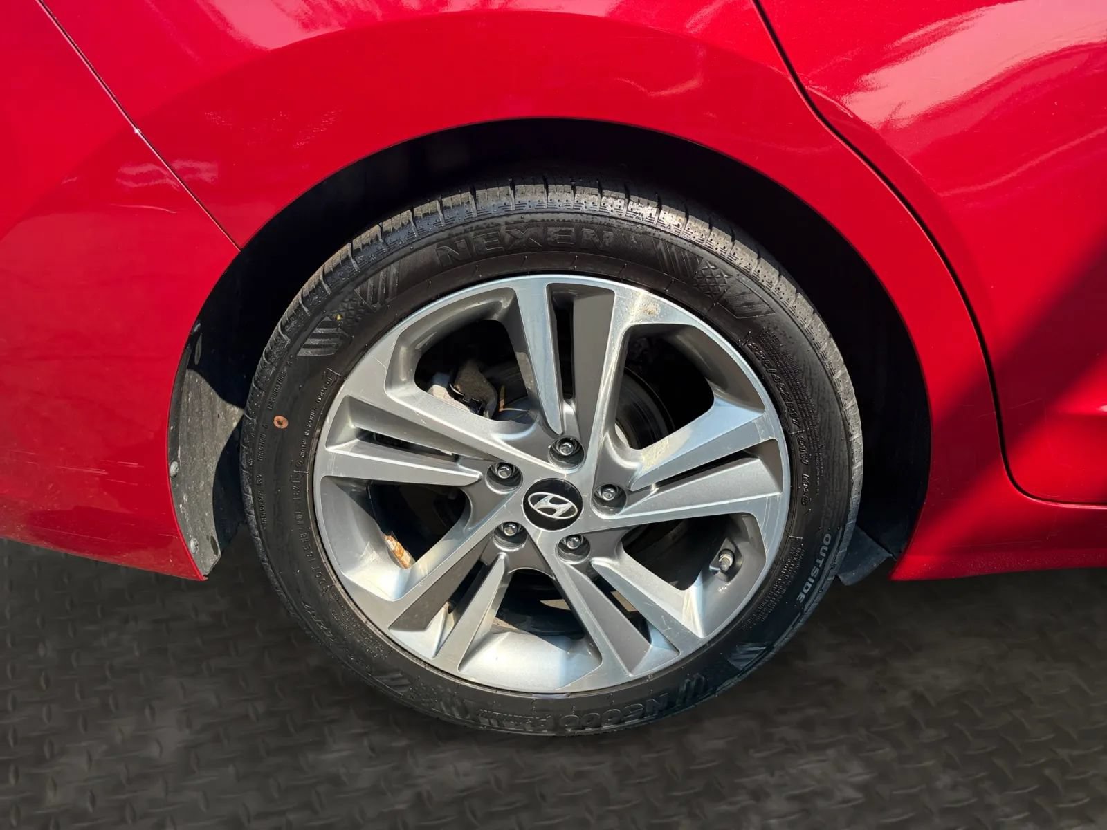 Used 2017 Hyundai Elantra Limited FWD image 39