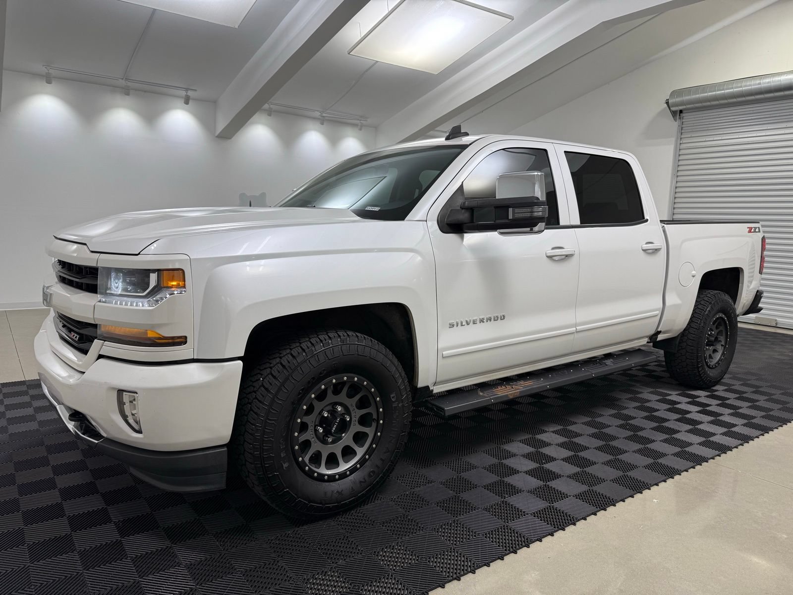 Used 2018 Chevrolet Silverado 1500 LT w/ All Star Edition AWD/4WD image 3