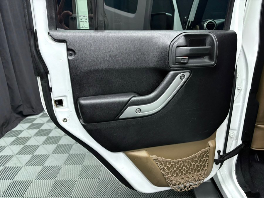 Used 2015 Jeep Wrangler Unlimited Sahara w/ Dual Top Group image 28