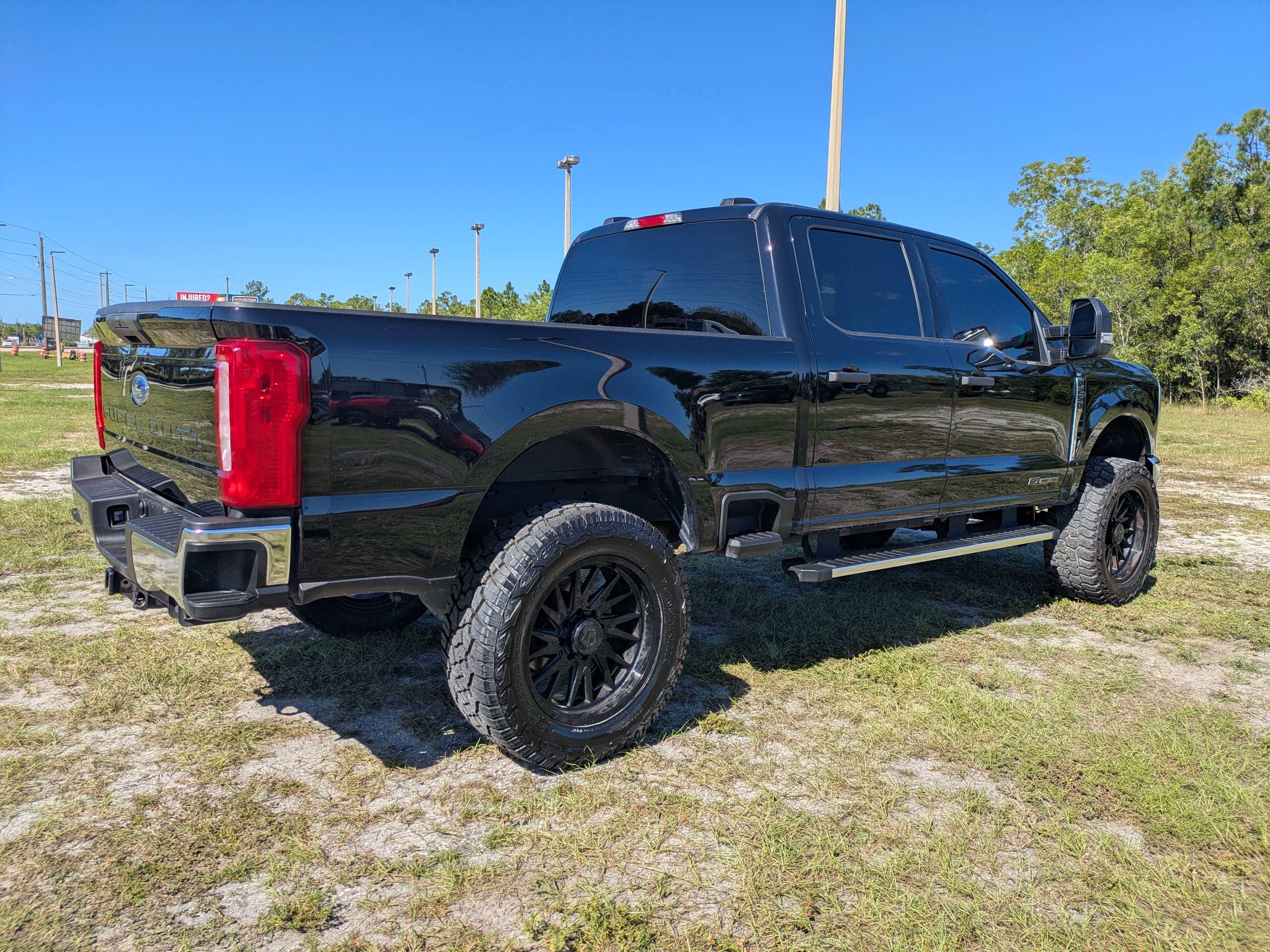 Used 2025 Ford F250 XLT w/ FX4 Off-Road Package AWD/4WD image 3