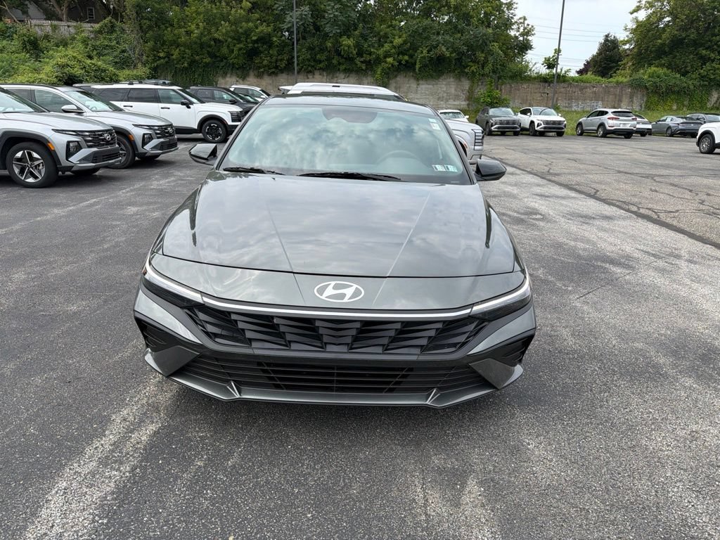 Used 2025 Hyundai Elantra Sport FWD image 2