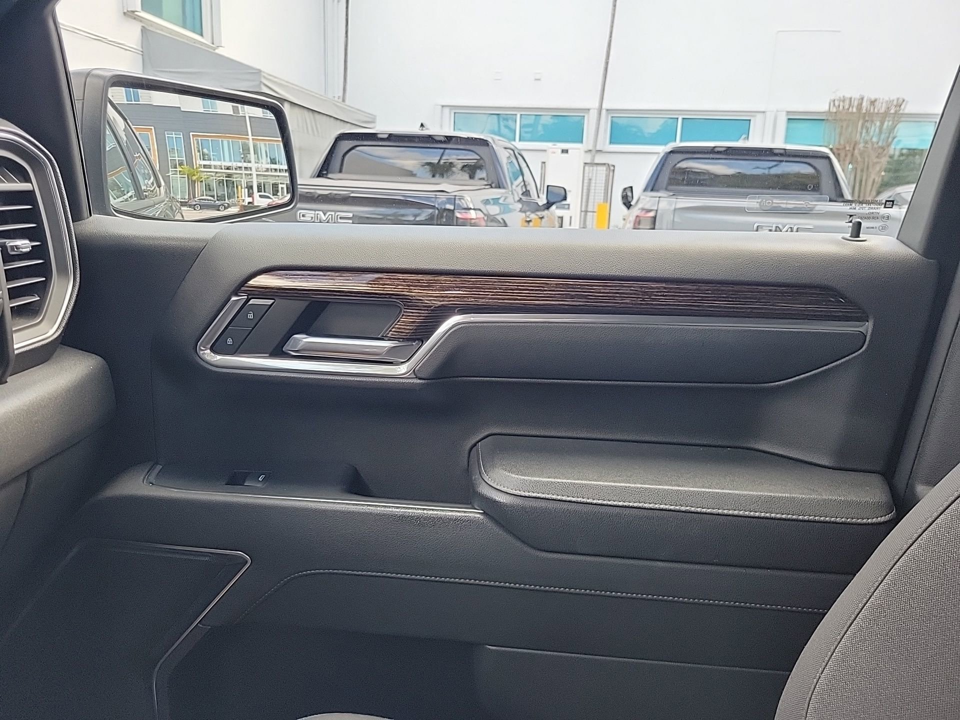 Used 2023 GMC Sierra 1500 Elevation image 30