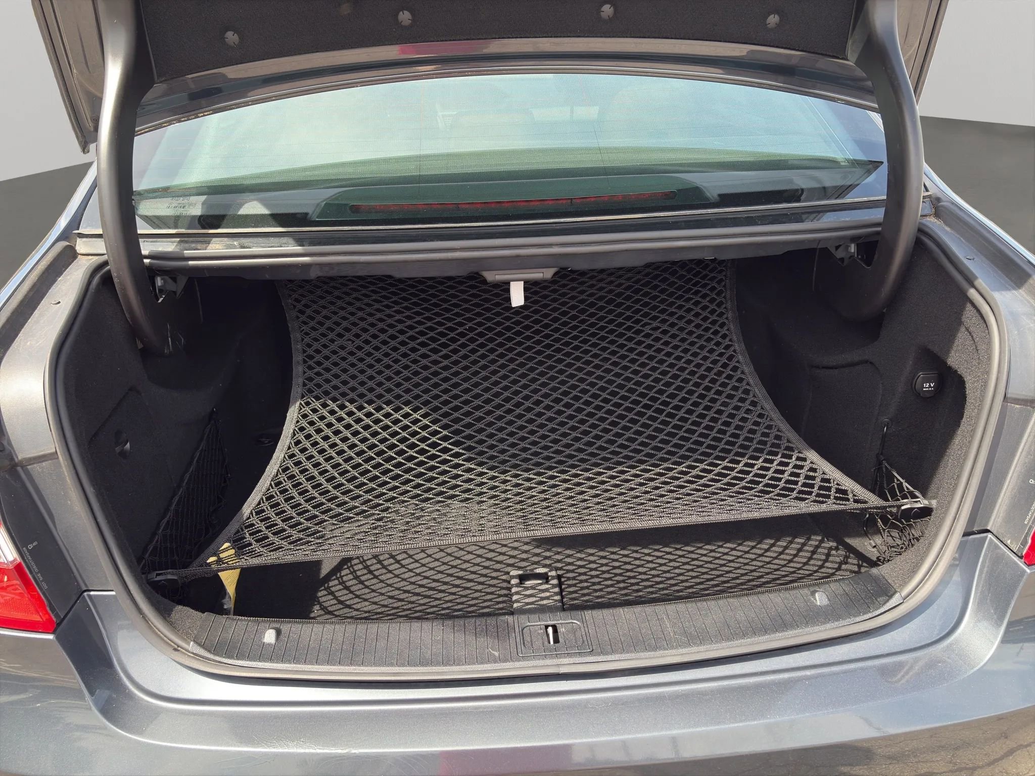 Used 2011 Mercedes-Benz E 550 Sedan image 30
