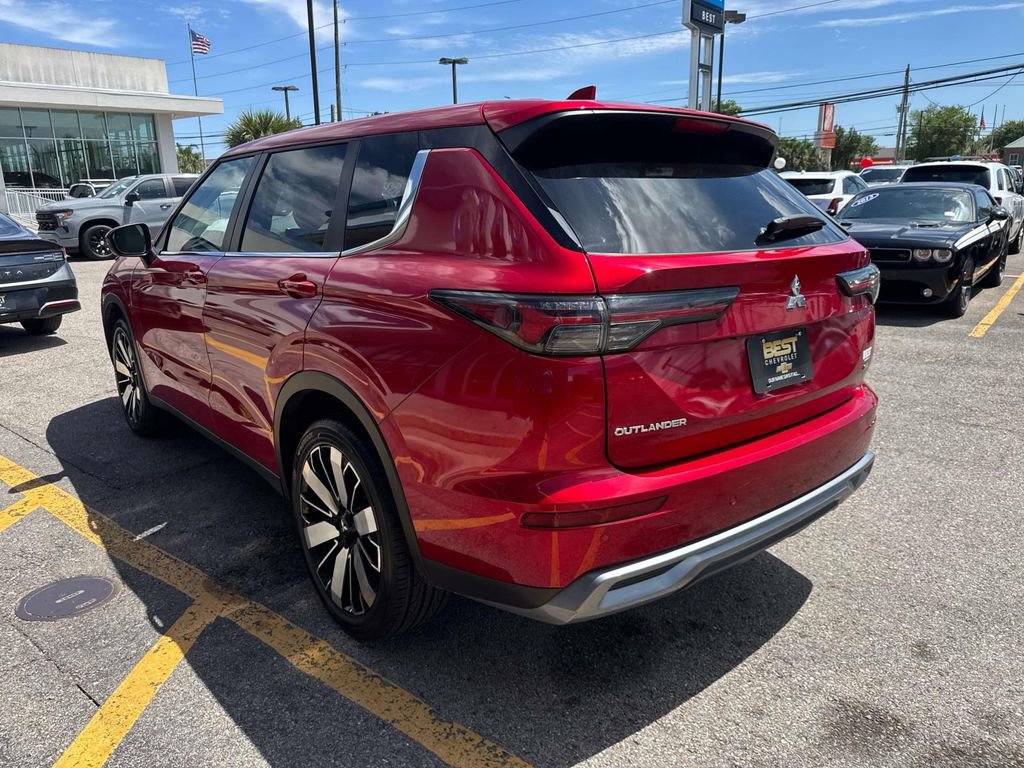 Used 2025 Mitsubishi Outlander SE image 6