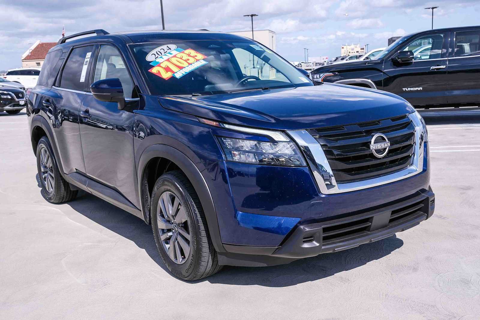 Used 2024 Nissan Pathfinder SV FWD image 3