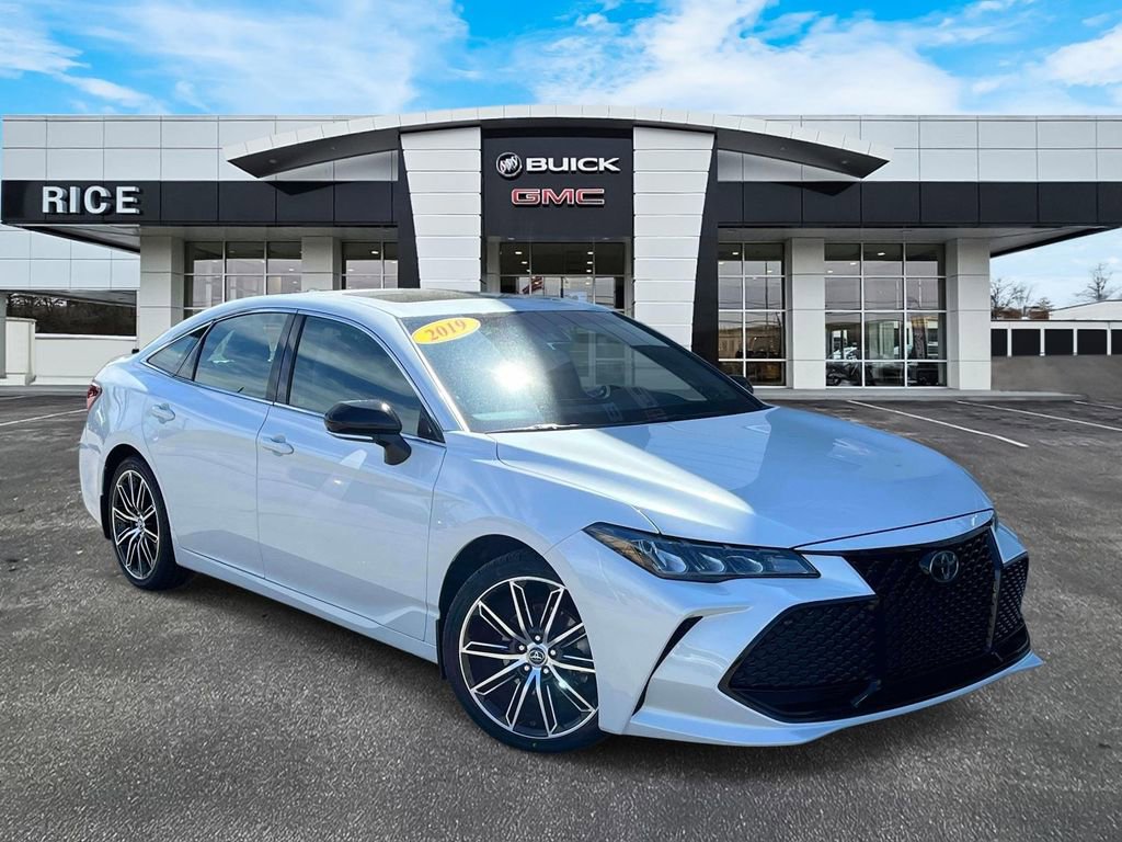 Used 2019 Toyota Avalon XSE w/ All Weather Liner Package FWD image 1