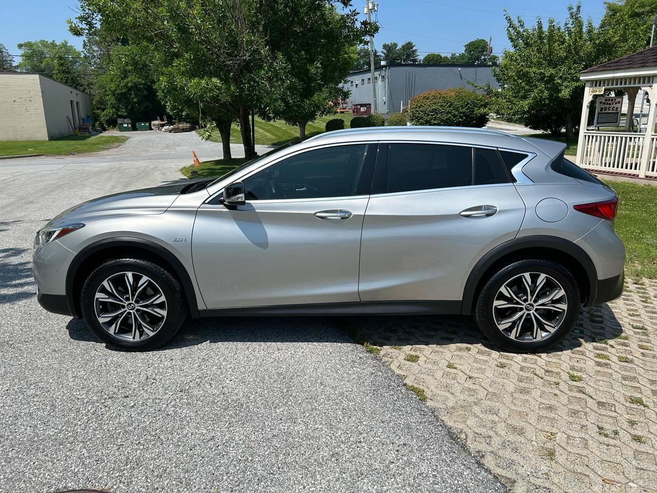 Used 2018 INFINITI QX30 Premium w/ Navigation Package AWD/4WD image 8