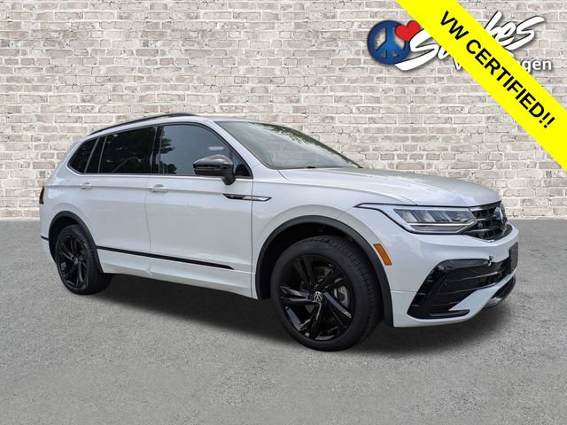 Certified 2023 Volkswagen Tiguan SE R-Line FWD image 2